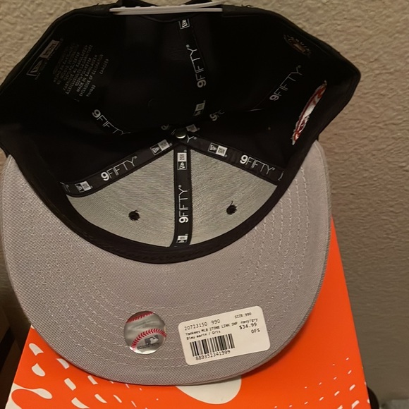 New Era New York Yankees SnapBack hat - Picture 5 of 6